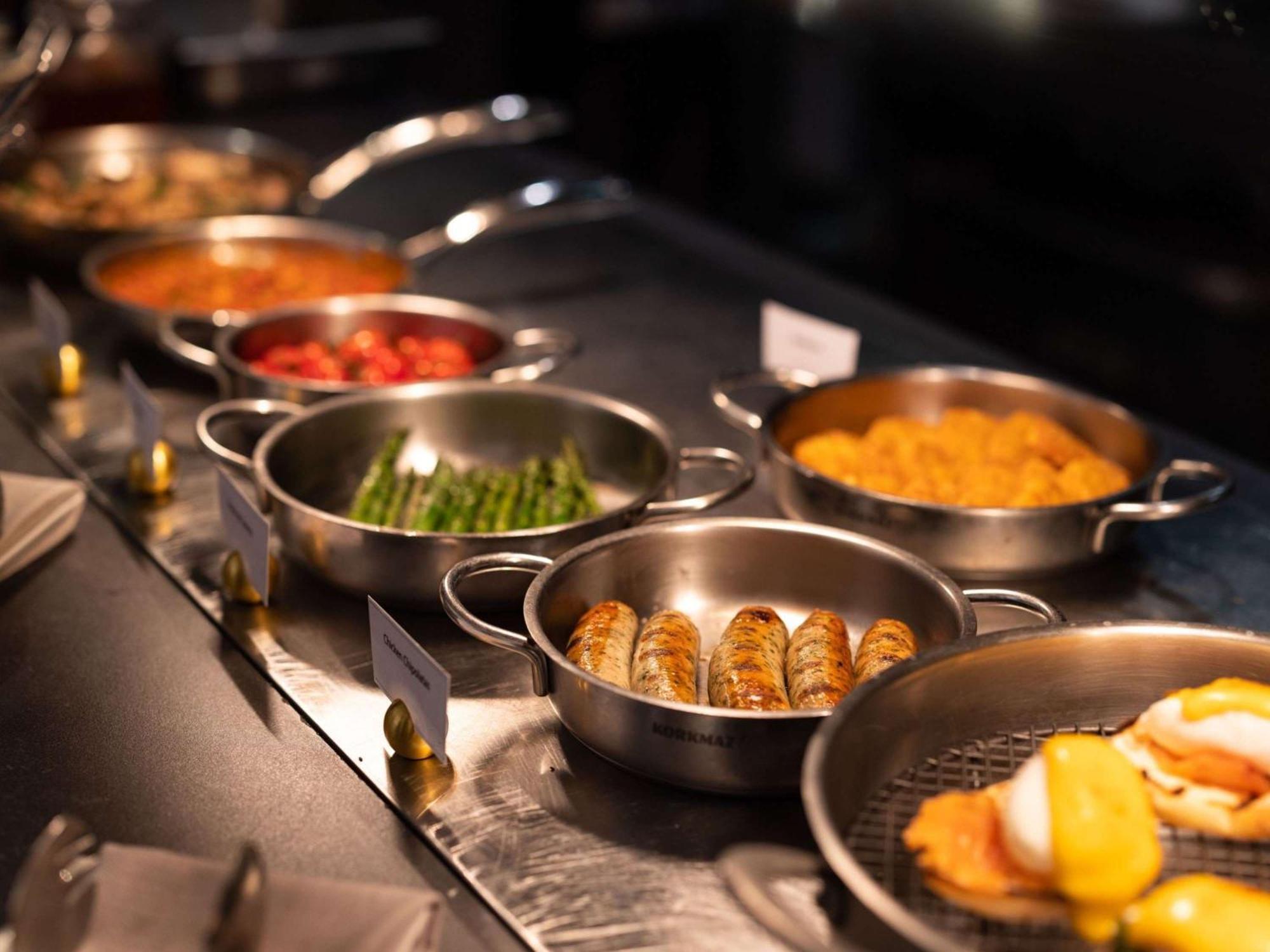 The Playford Adelaide - Mgallery Kültér fotó A selection of prepared foods at a buffet