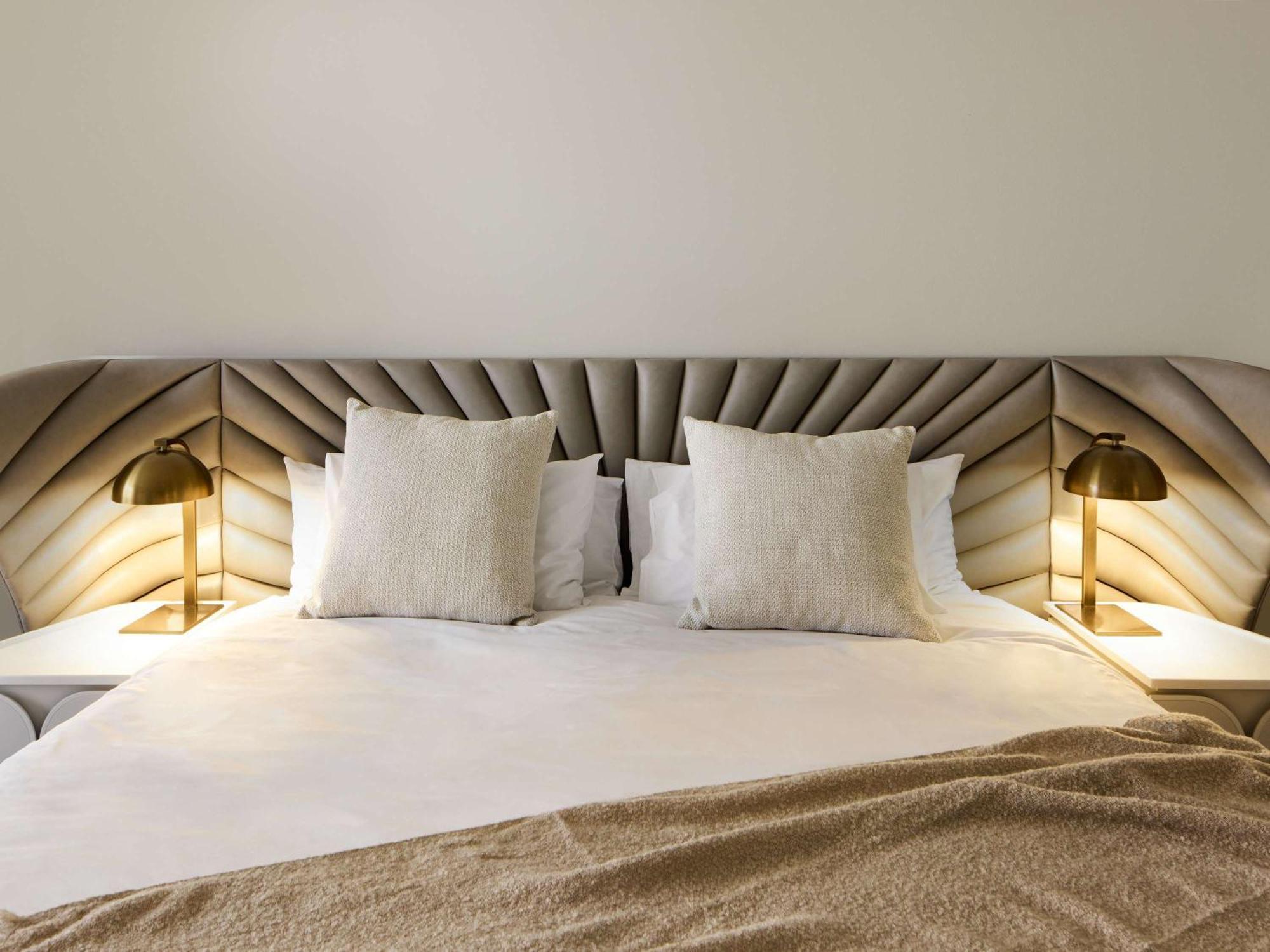 The Playford Adelaide - Mgallery Kültér fotó A bed with a headboard